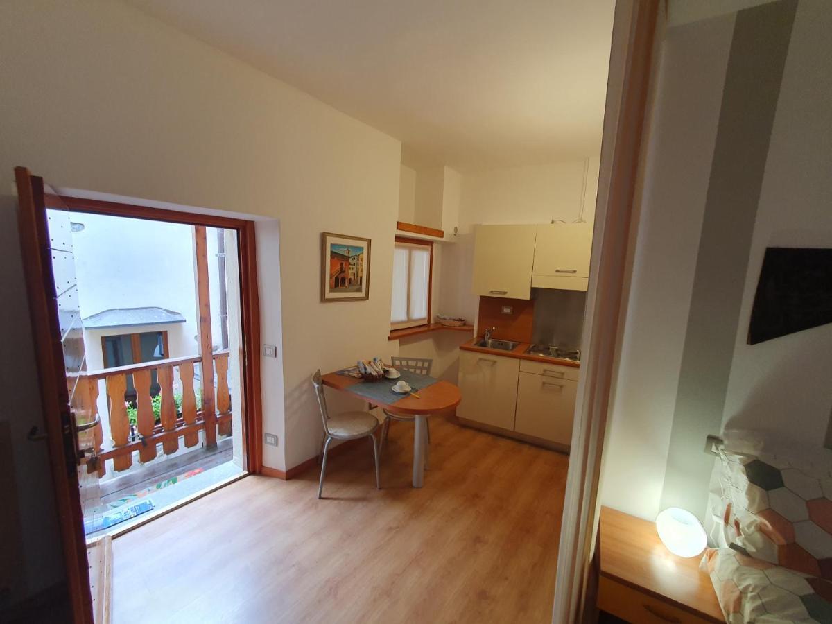Appartamenti Vacanze E Camere Roccetta Fiorita เปตเตนาสโก ห้อง รูปภาพ