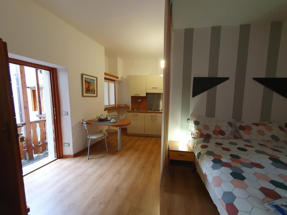 Appartamenti Vacanze E Camere Roccetta Fiorita เปตเตนาสโก ห้อง รูปภาพ