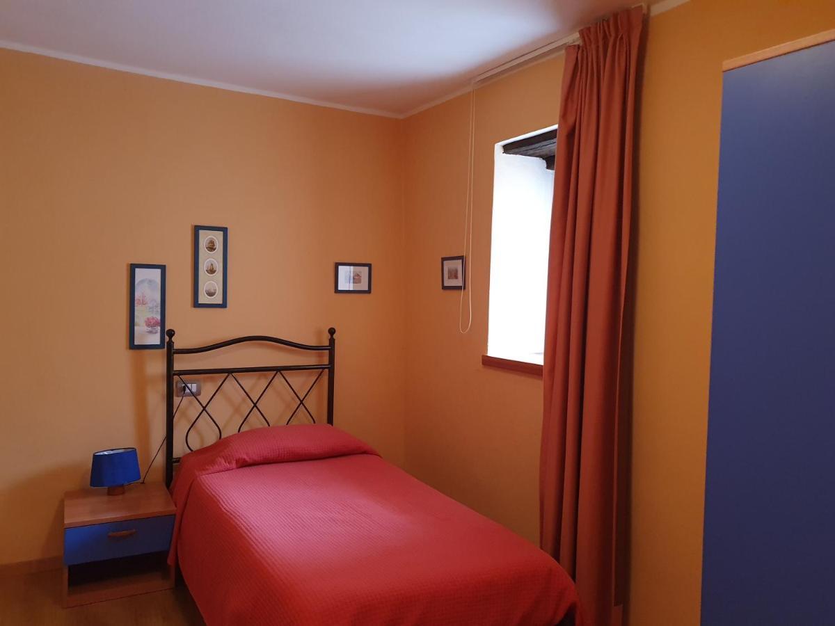 Appartamenti Vacanze E Camere Roccetta Fiorita เปตเตนาสโก ห้อง รูปภาพ