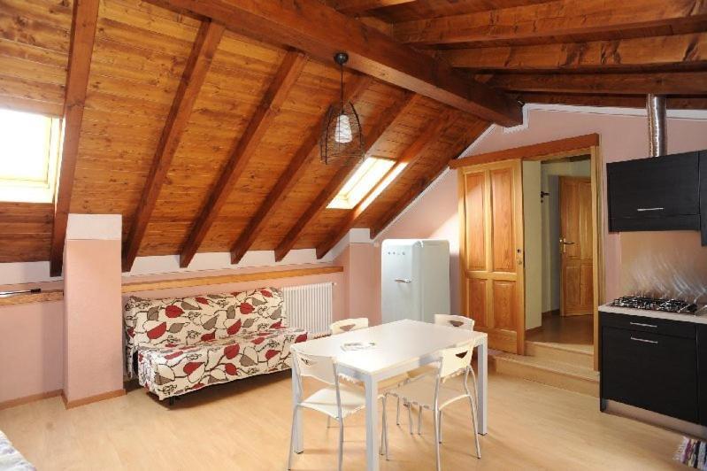 Appartamenti Vacanze E Camere Roccetta Fiorita เปตเตนาสโก ภายนอก รูปภาพ