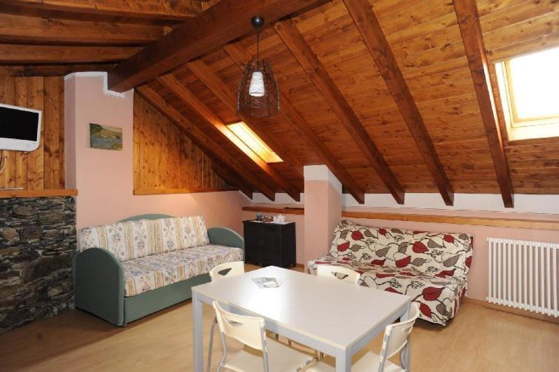 Appartamenti Vacanze E Camere Roccetta Fiorita เปตเตนาสโก ภายนอก รูปภาพ