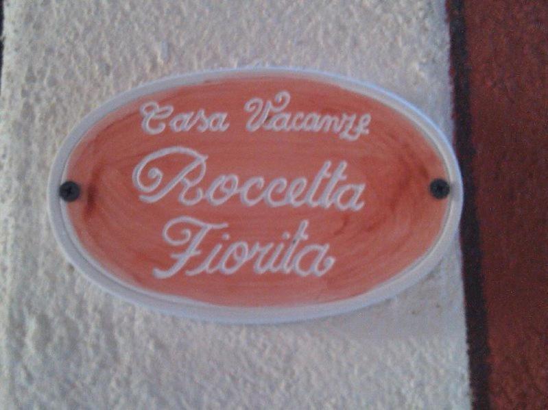 Appartamenti Vacanze E Camere Roccetta Fiorita เปตเตนาสโก ภายนอก รูปภาพ
